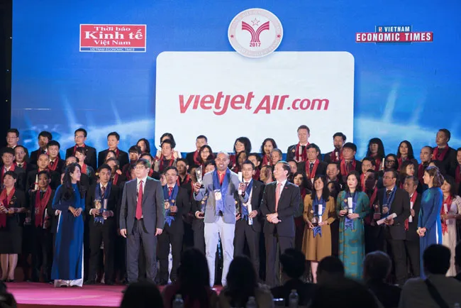 Phó Giám đốc Thương mại Jay L Lingeswara nhận giải thưởng