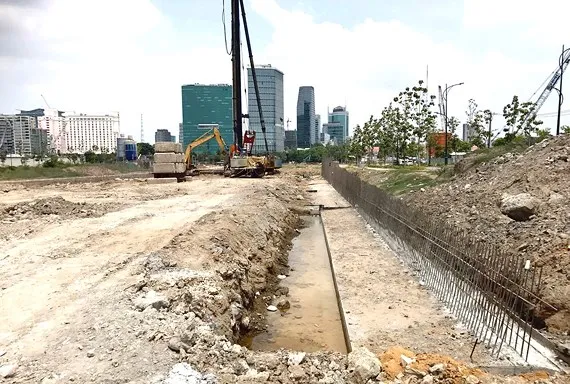 Khu vực đang được cò giới thiệu là dự án Sơn Kim Land để thu tiền cọc của khách. Ảnh: S.Đ