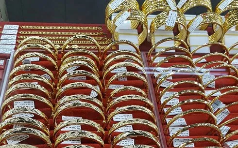 Giá vàng trong nước và thế giới đang ngược chiều nhau