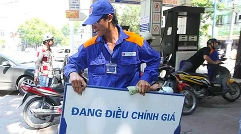 Bộ Tài chính quyết tăng thuế BVMT với xăng dầu lên kịch khung (Ảnh minh họa: KT)