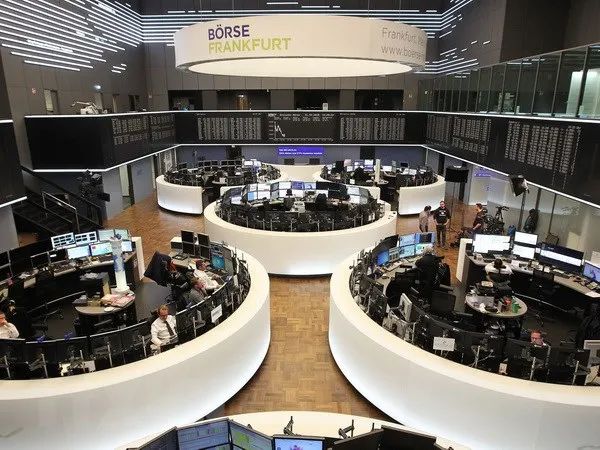 Giao dịch viên tại sàn giao dịch chứng khoán ở Frankfurt, miền tây Đức. (Nguồn: AFP/TTXVN)