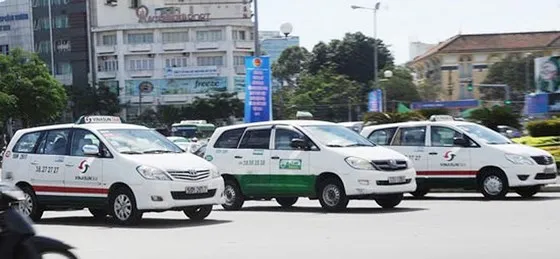 Số lượng xe 9 chỗ trở xuống tham gia kinh doanh vận tải hành khách theo hợp đồng tại TPHCM tăng rất nhanh qua từng năm. Ảnh: PHẠM CAO MINH