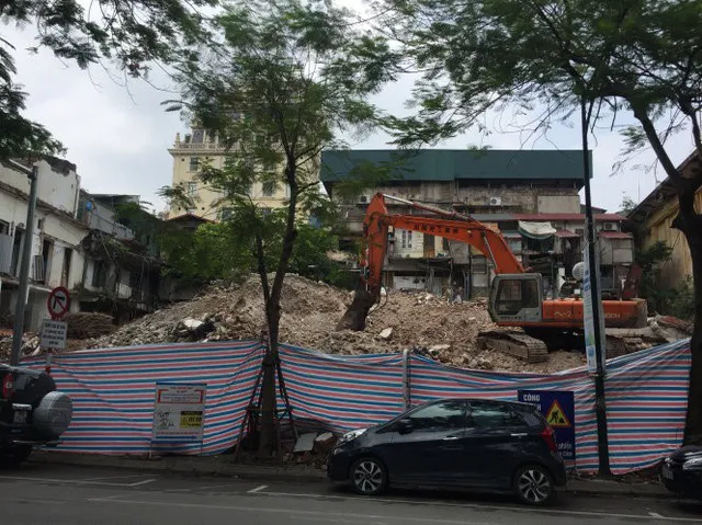 Dự án tại khu đất “vàng” 30A Lý Thường Kiệt, Q.Hoàn Kiếm (Hà Nội) từng tranh chấp kéo dài giữa cư dân và chủ đầu tư suốt hơn 7 năm không ngã ngũ - Ảnh: LÂM HOÀI