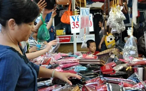 Nhiều doanh nghiệp chưa chú trọng bảo vệ thương hiệu và đăng ký sở hữu trí tuệ khiến hàng giả có nguy cơ phát triển. (Ảnh minh họa: Zing)