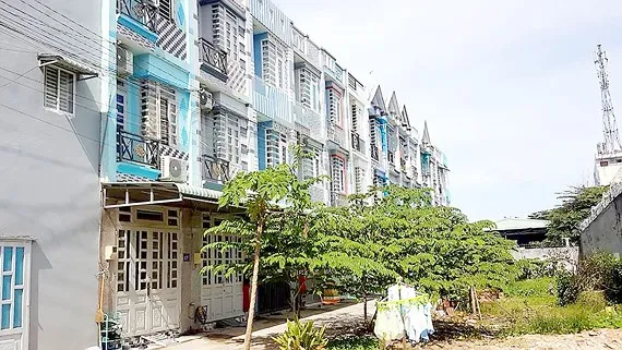 Nhiều căn nhà “3 chung” tại phường Thới An (quận 12) được giao dịch qua vi bằng, để lại hậu quả pháp lý khôn lường