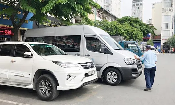 Tăng phí nước thải, thu phí đậu xe lũy tiến theo giờ