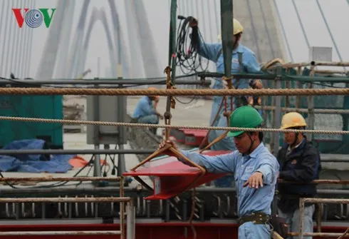 Thi công cầu Nhật Tân.