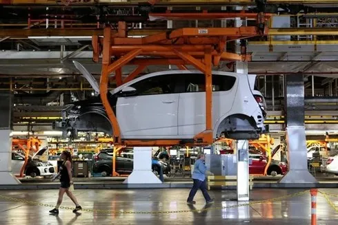 Lắp ráp mẫu xe Chevrolet 2017 Sonic trên dây chuyền tại nhà máy của General Motors, bang Michigan, Mỹ. (Ảnh: Reuters).