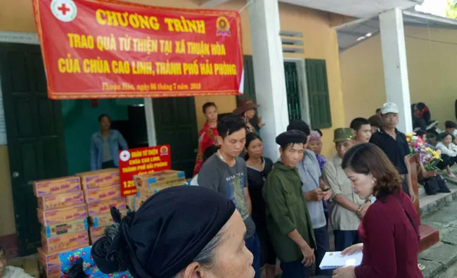 Tình người sau lũ quét