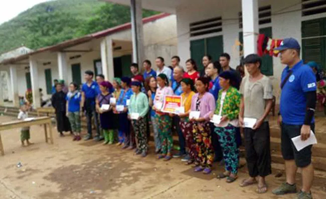 Tình người sau lũ quét ảnh 1 Tình người sau lũ quét ảnh 1