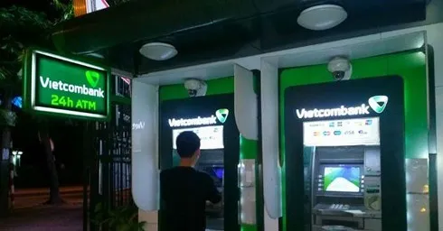 Các ngân hàng phải giải trình việc tăng phí ATM. (Ảnh minh họa: KT)