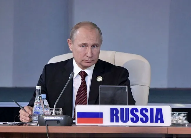 Tổng thống Nga Vladimir Putin tham dự phiên họp của Hội nghị thượng đỉnh BRICS tại Johannesburg, Nam Phi ngày 27-7. Ảnh: Reuters