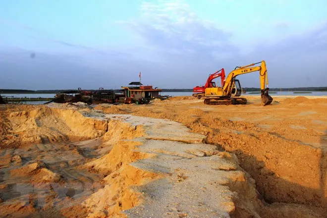 Khai thác khoáng sản. (Nguồn: TTXVN)