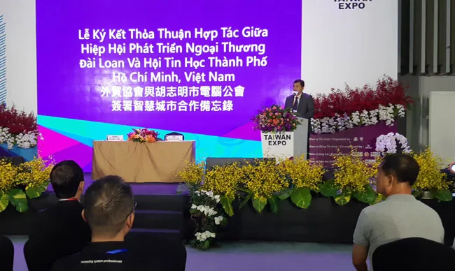 Quang cảnh buổi lễ ký kết.