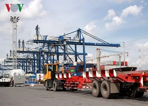 Việt Nam thiếu cảng nước sâu nên hàng hóa phải trung chuyển cũng khiến chi phí logistics tăng cao.