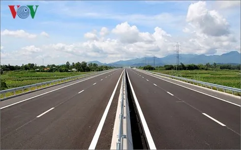 Nhiều dự án giao thông chậm tiến độ do vướng giải phóng mặt bằng