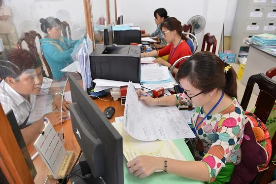 Cải cách tiền lương để tăng động lực làm việc cho cán bộ công chức. Ảnh: VIỆT DŨNG