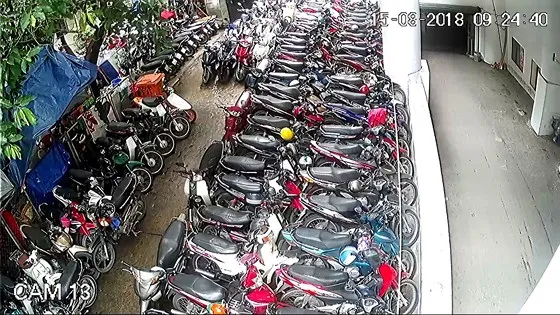 Khuôn viên và đường nội bộ Lô G chung cư Hùng Vương bị chiếm dụng kinh doanh bãi xe, ảnh hưởng lớn đến PCCC