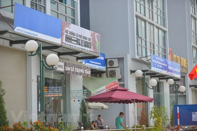 Mô hình biển quảng cáo kiểu mẫu rập khuôn đã từng bị chê trách và bộc lộ nhiều bất cập về thẩm mỹ (Nguồn: Minh Sơn/Vietnam+)