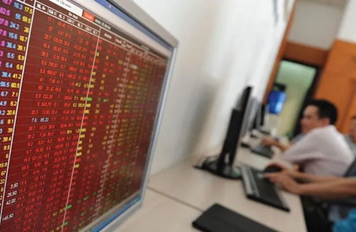 Tháo hàng trên diện rộng VN Index giảm 5,49% mất mốc 940 điểm