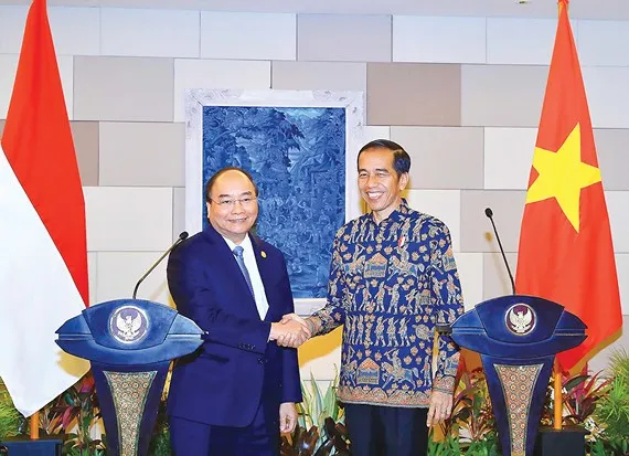 Thủ tướng Nguyễn Xuân Phúc hội đàm Tổng thống nước Cộng hòa Indonesia Joko Widodo bên lề Hội nghị IMF-WB
