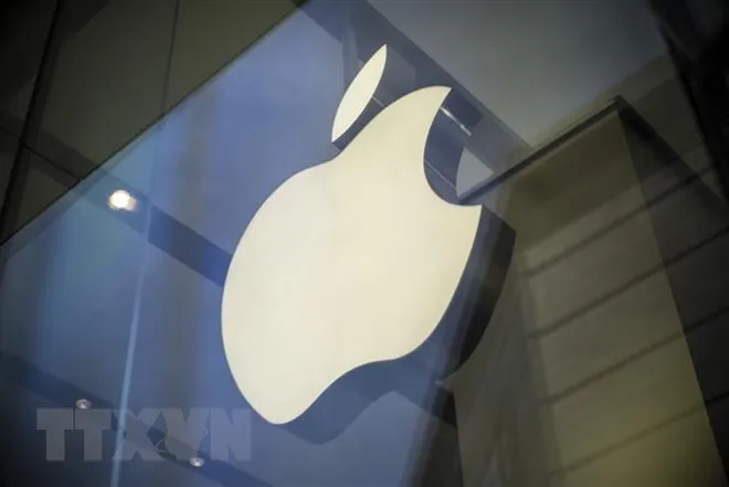 Biểu tượng Apple tại một cửa hàng ở Bắc Kinh, Trung Quốc. (Ảnh: EPA/TTXVN)