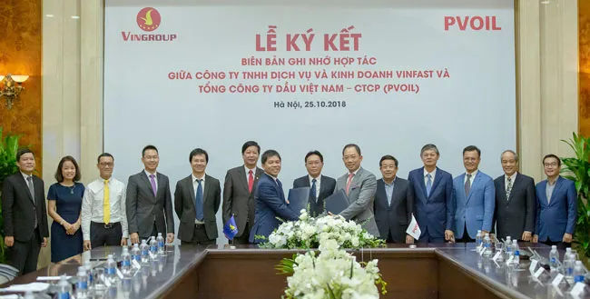 VinFast và PV Oil hợp tác triển khai trạm sạc và thuê pin cho xe điện