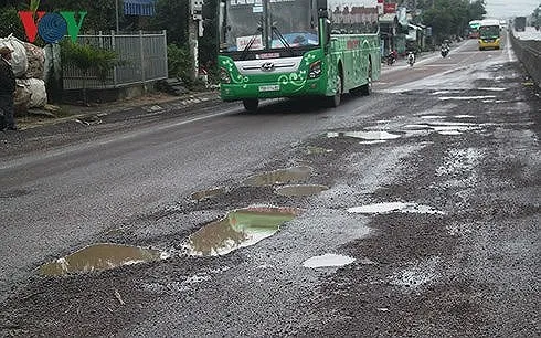 Để QL1 như ruộng cày, BOT Bắc Bình Định bị dừng thu phí