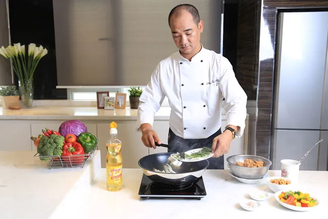 Siêu đầu bếp Tuấn Hải- Giám khảo MasterChef Việt Nam sử dụng Dầu ăn cao cấp Ranee để chế biến những món ăn ngon