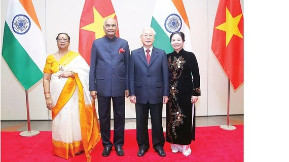 Tổng Bí thư, Chủ tịch nước Nguyễn Phú Trọng và phu nhân đón Tổng thống Ấn Độ Ram Nath Kovind và phu nhân Ảnh: TTXVN