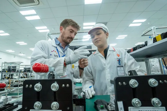 Vingroup ra mắt điện thoại thông minh Vsmart ảnh 2 Vingroup ra mắt điện thoại thông minh Vsmart ảnh 2