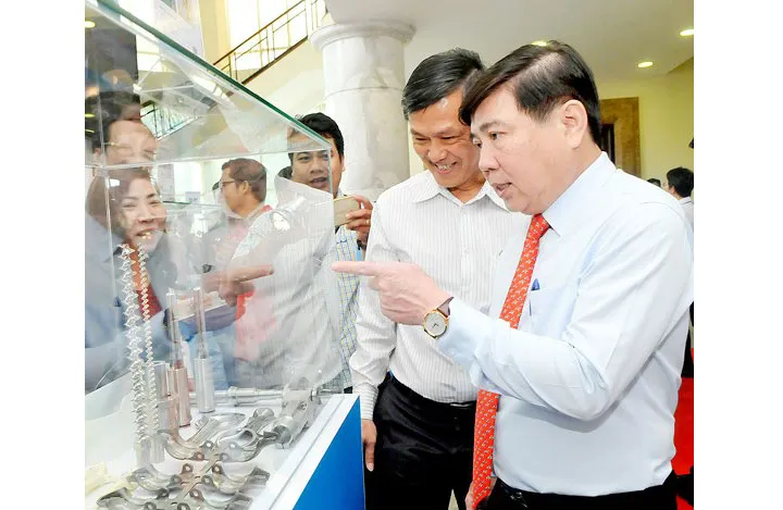 Tăng trưởng trong khó khăn: Điểm sáng kinh tế TPHCM