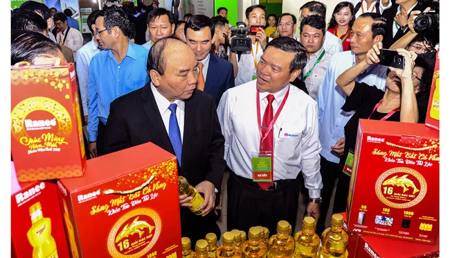 Thủ tướng Chính phủ Nguyễn Xuân Phúc đánh giá cao tính tiên phong của Tập đoàn Sao Mai trong nền kinh tế 4.0.