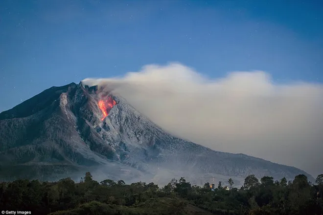 Núi lửa ở Indonesia, Philippines cùng thức giấc