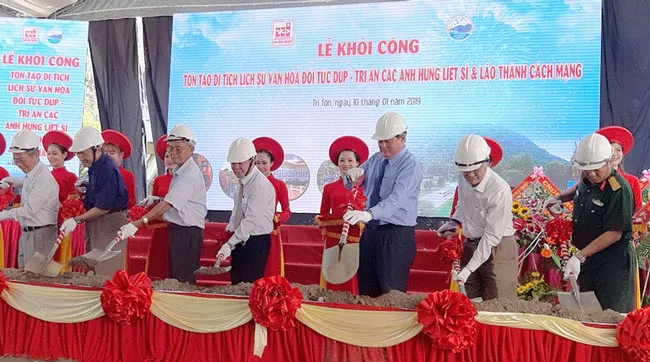 Lễ khởi công tôn tạo các hạng mục trọng điểm khu di tích lịch sử Đồi Tức Dụp.