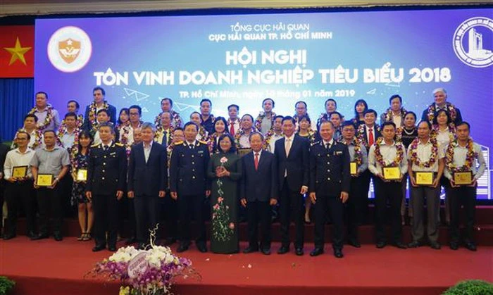 Tôn vinh 200 doanh nghiệp nộp thuế tiêu biểu