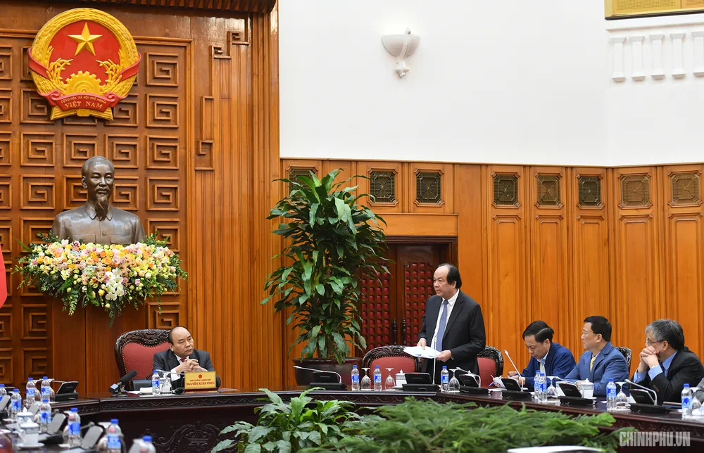 Bộ trưởng, Chủ nhiệm VPCP Mai Tiến Dũng báo cáo Thủ tướng tại cuộc họp. - Ảnh: VGP/Quang Hiếu