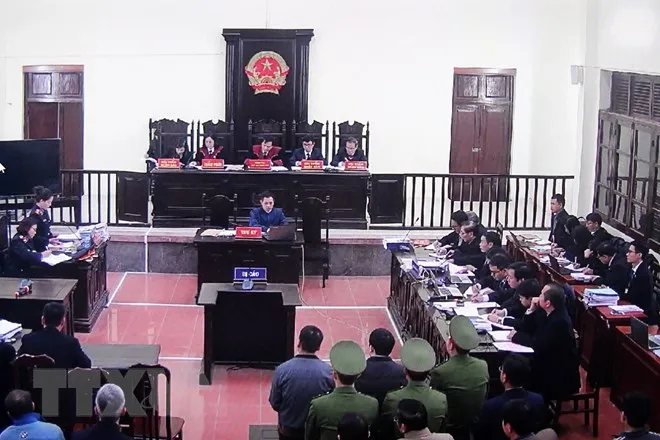 Ngày làm việc thứ 7 phiên tòa xét xử vụ sự cố y khoa tại Bệnh viện đa khoa tỉnh Hòa Bình. (Ảnh: Vũ Thị Hà/TTXVN)