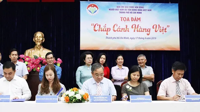 VinCommerce nhận bằng khen TPHCM tích cực hỗ trợ hàng Việt ảnh 1 VinCommerce nhận bằng khen TPHCM tích cực hỗ trợ hàng Việt ảnh 1