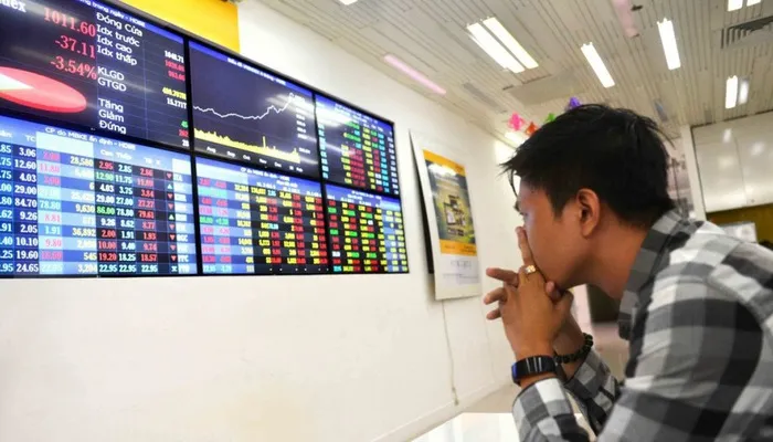 Đón tin xấu chiến tranh thương mại Mỹ - Trung, VN Index bốc hơi 16 điểm