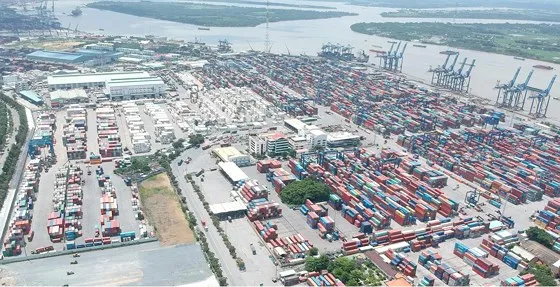 TPHCM là trung tâm logictics của vùng kinh tế trọng điểm phía Nam. Ảnh: CAO THĂNG