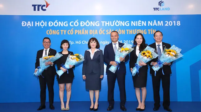Ông Nguyễn Đăng Thanh (chính giữa) được bổ nhiệm giữ chức vụ Chủ tịch HĐQT kiêm TGĐ TTC LAND