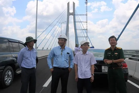 UBND TP Cần Thơ cùng các ngành liên quan đang khẩn trương chuẩn bị địa điểm khánh thành cầu Vàm Cống vào ngày 19-5