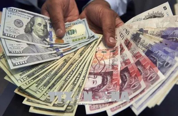 Đồng bảng Anh rơi xuống mức thấp nhất 3 tháng so với đồng USD