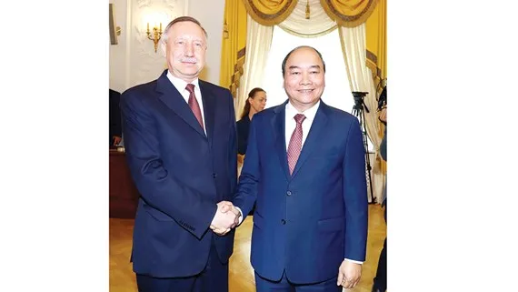 Thủ tướng Nguyễn Xuân Phúc gặp Quyền Thống đốc Saint Petersburg Ảnh: TTXVN