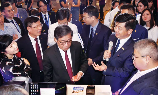 Sacombank phát hành thẻ chip nội địa