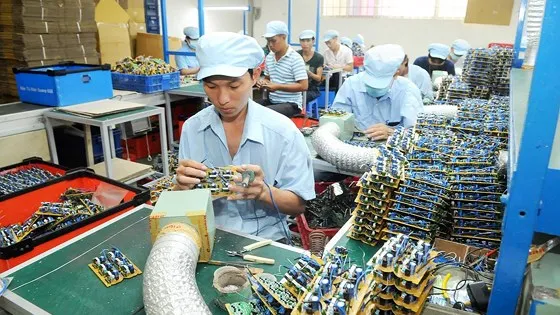 Doanh nghiệp sản xuất thiết bị điện tử trong nước còn phụ thuộc linh kiện nhập khẩu