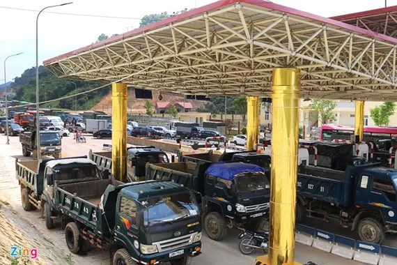 Trạm BOT Hòa Lạc - Hòa Bình lại phải xả trạm