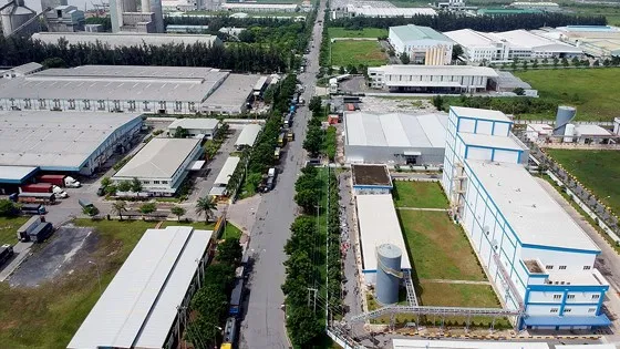 Nhà máy trong Khu công nghiệp Hiệp Phước. Ảnh: CAO THĂNG