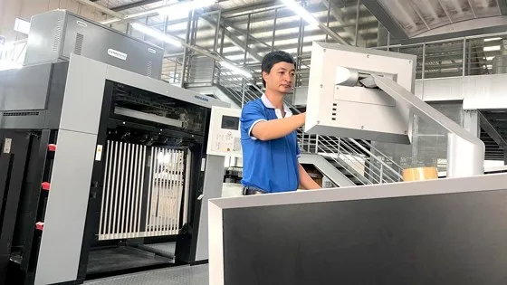 Nhờ được đào tạo nâng cao tay nghề, công nhân Công ty In số 7 tự tin làm chủ máy móc hiện đại
